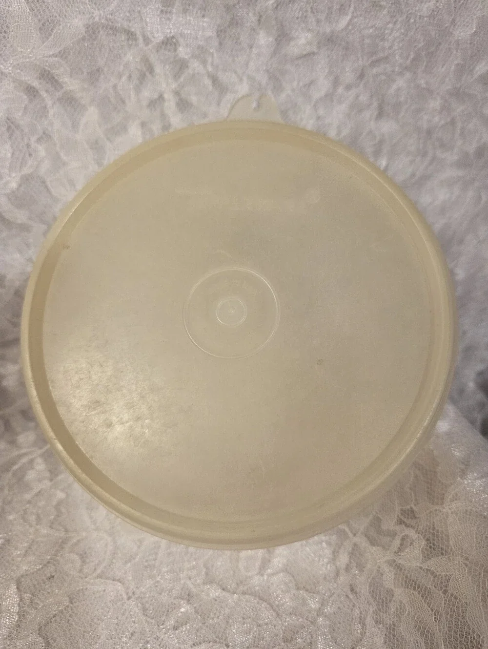 Tupperware: set of 4 Canisters With Lids